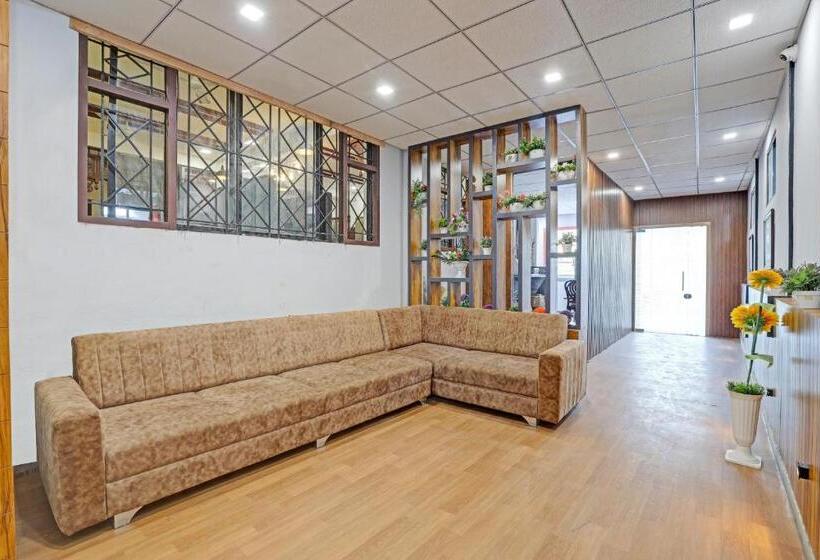 Collection O Hotel Dumas Rooms & Restaurant