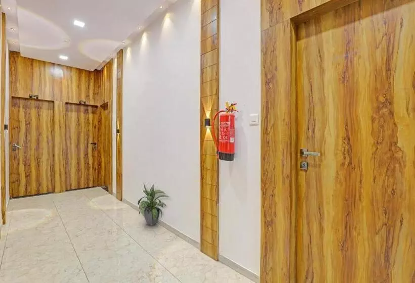 Collection O Hotel Dumas Rooms & Restaurant