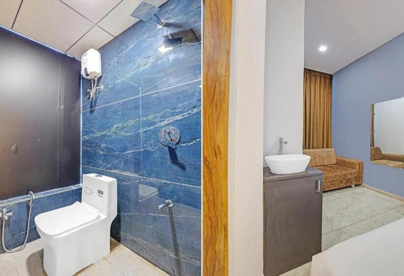 Collection O Hotel Dumas Rooms & Restaurant