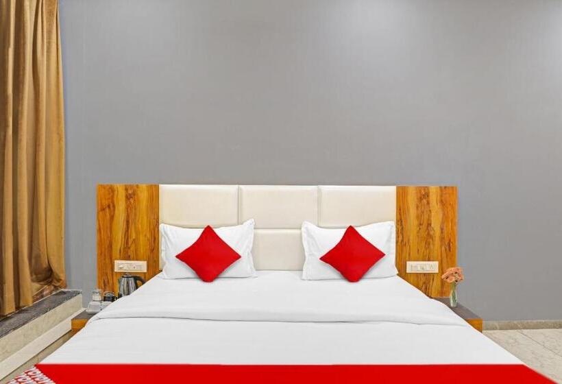 Collection O Hotel Dumas Rooms & Restaurant