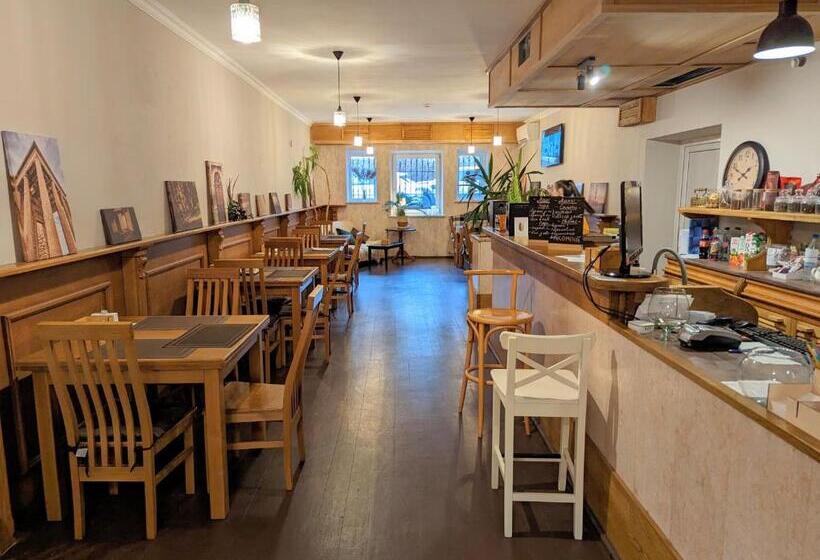 هتل Kyiv Honchara