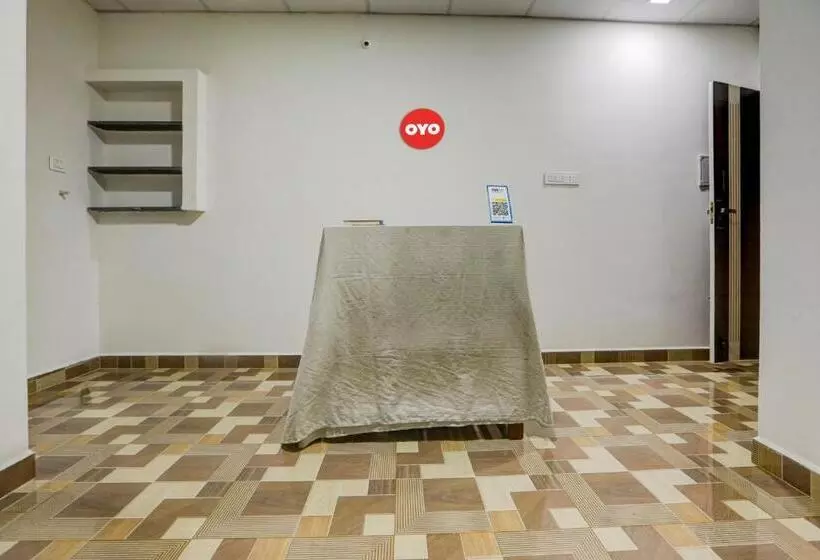 ホテル Oyo Flagship Kvk Residency