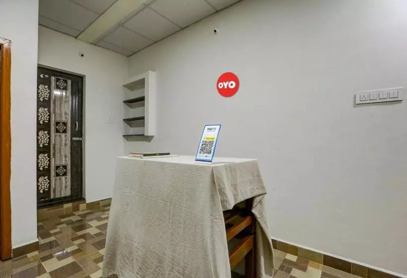 ホテル Oyo Flagship Kvk Residency