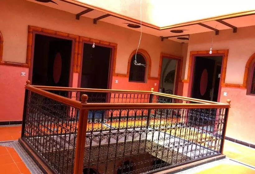 Hotelli Restaurant Hollywood Africa