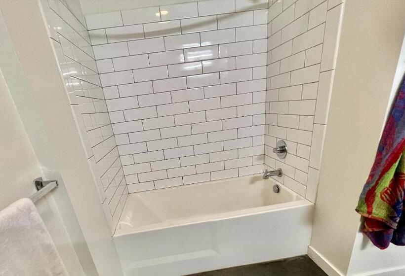 Luxury 2 Level Condo W/ Washer & Dryer