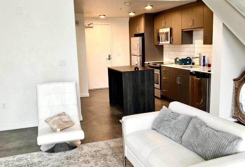 Luxury 2 Level Condo W/ Washer & Dryer