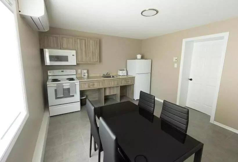 Motel 7 Inn & Suites