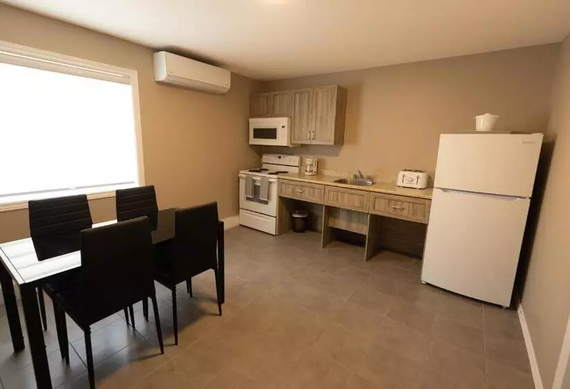 Motel 7 Inn & Suites