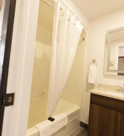 Motel 7 Inn & Suites