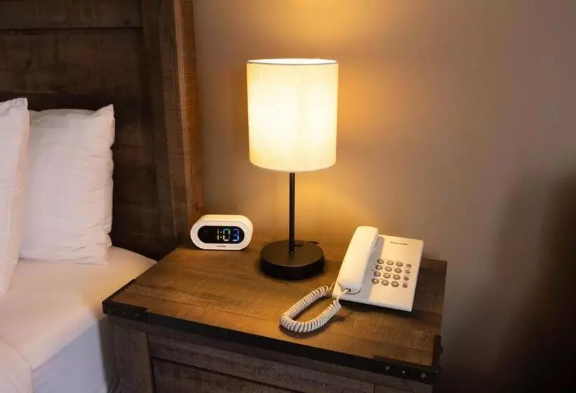 Motel 7 Inn & Suites