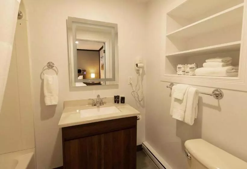 Motel 7 Inn & Suites