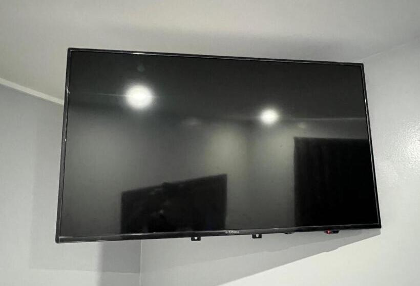 モーテル Pine Tree Inn