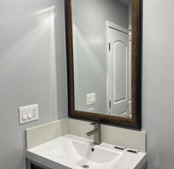 モーテル Pine Tree Inn