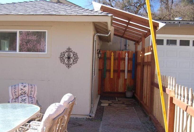 ペンション Chili Bar Casita