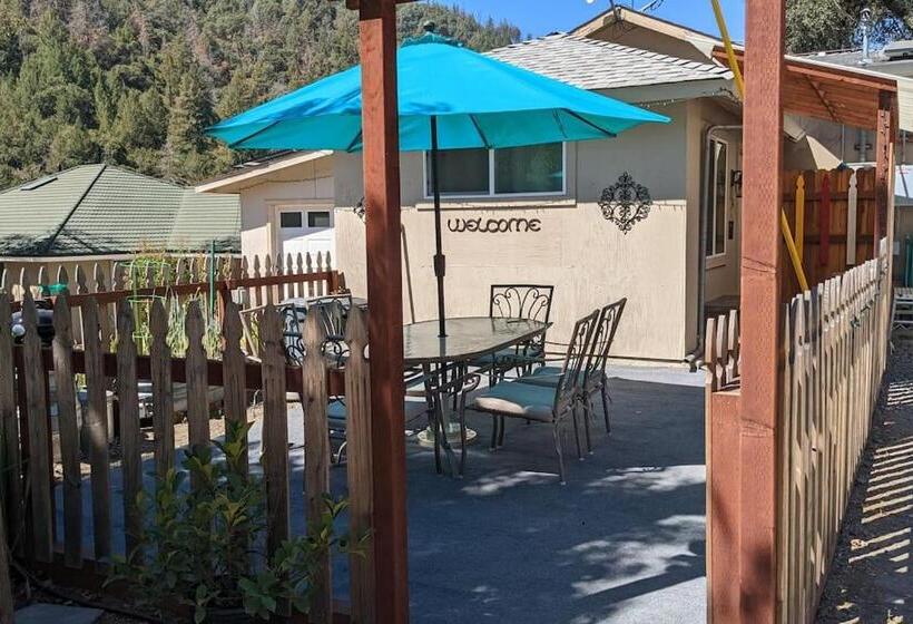 ペンション Chili Bar Casita