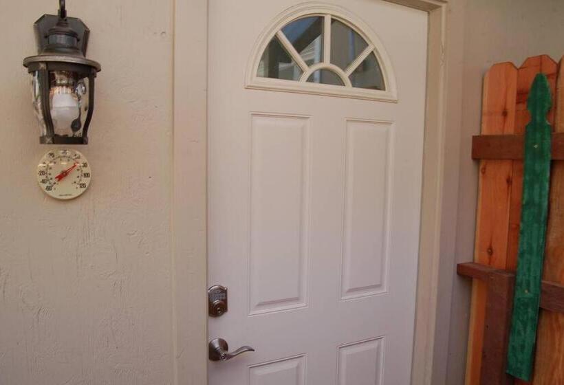 ペンション Chili Bar Casita