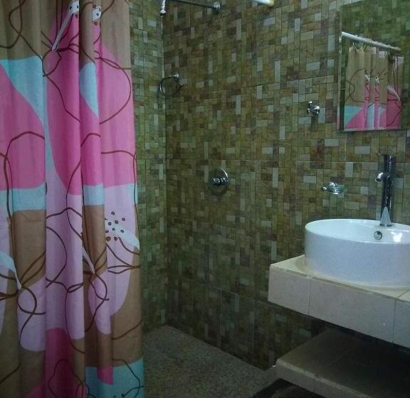 بنسيون Los Arcos