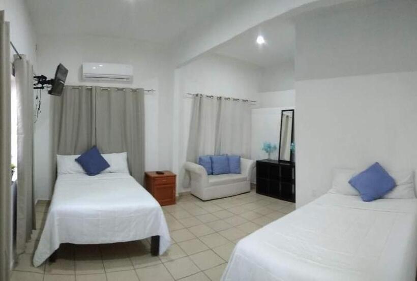 بنسيون Los Arcos