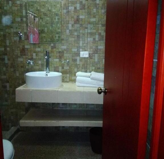 بنسيون Los Arcos