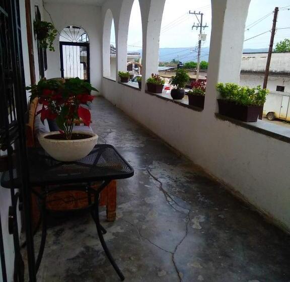 بنسيون Los Arcos