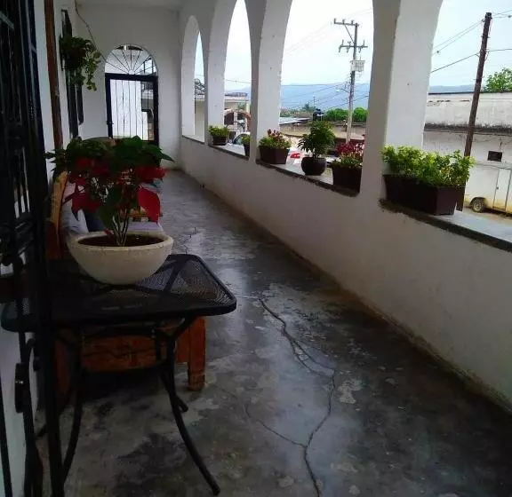 ペンション Los Arcos