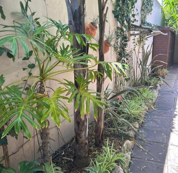 Пансион Room In Apartment Cozy Crner, Home Away From Home, Near Pristine Beaches Num01