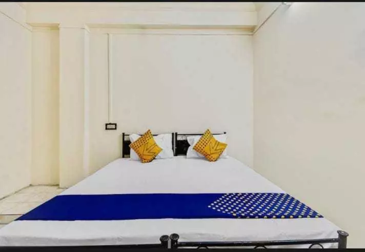 Pop Hotel C & S