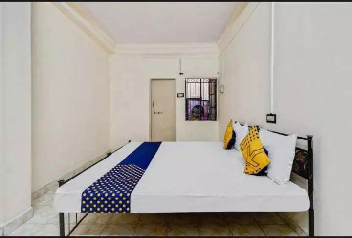 Pop Hotel C & S