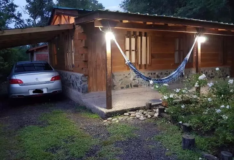 ユースホステル Cabañas Brisas Del Bosque