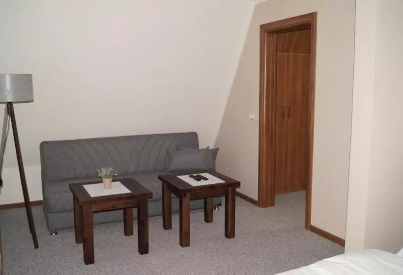 تختخواب و صبحانه Pansion Zlatna Zita