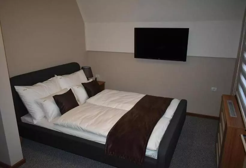 تختخواب و صبحانه Pansion Zlatna Zita