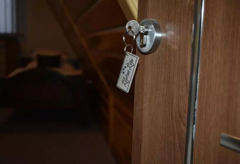 تختخواب و صبحانه Pansion Zlatna Zita