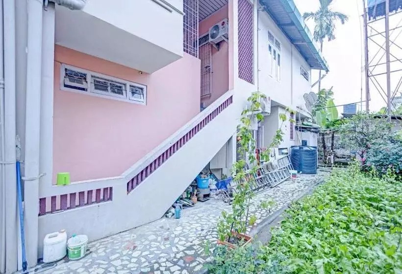 ホテル Collection O D Trinayan Suites