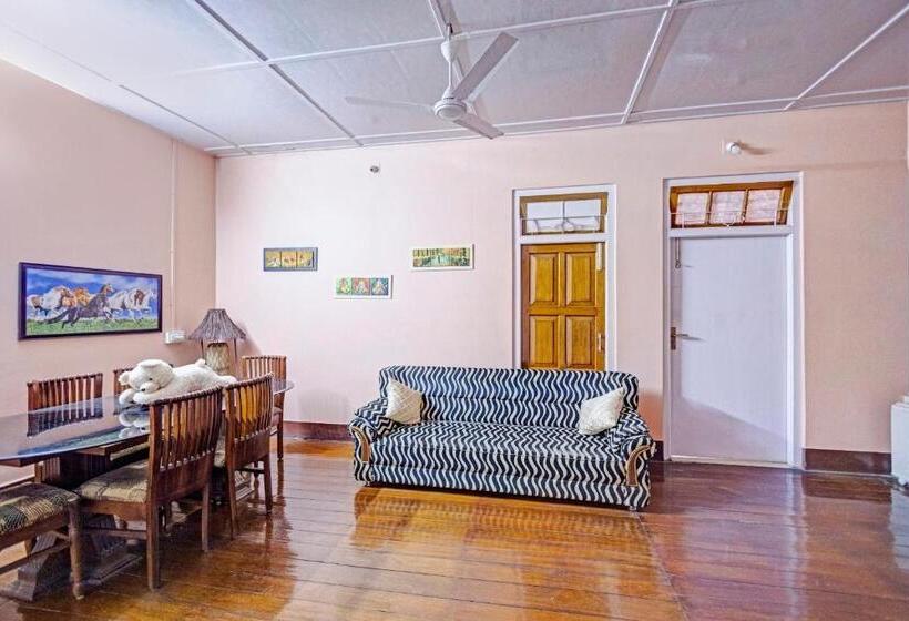 Hotel Collection O D Trinayan Suites