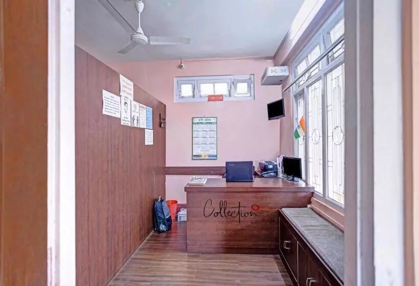 ホテル Collection O D Trinayan Suites