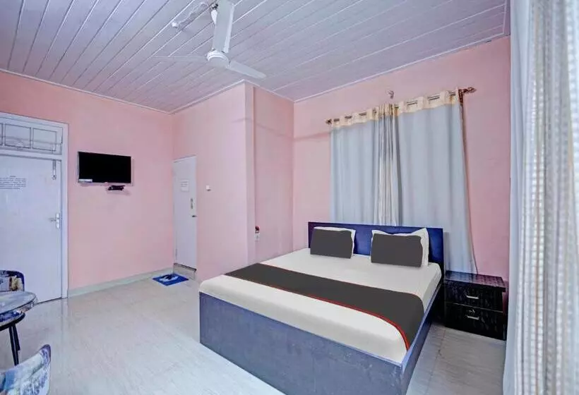 ホテル Collection O D Trinayan Suites