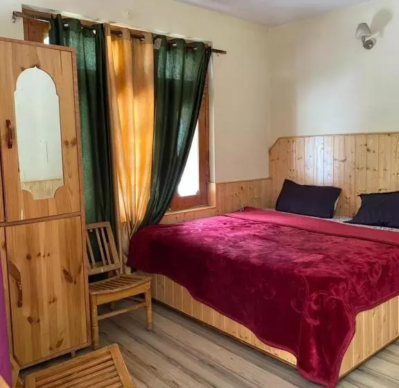 ホテル Green Park Kasol