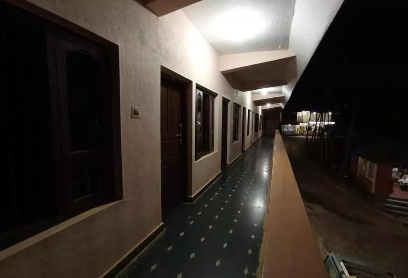 ホテル Padmambika Lodge