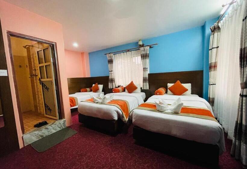 هتل Rosemary Homes Pokhara