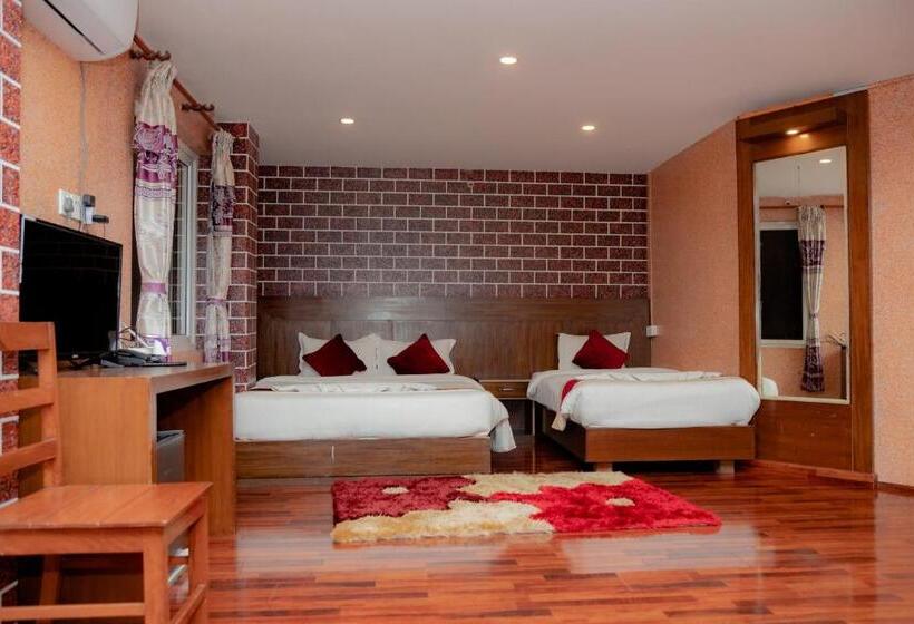 هتل Rosemary Homes Pokhara