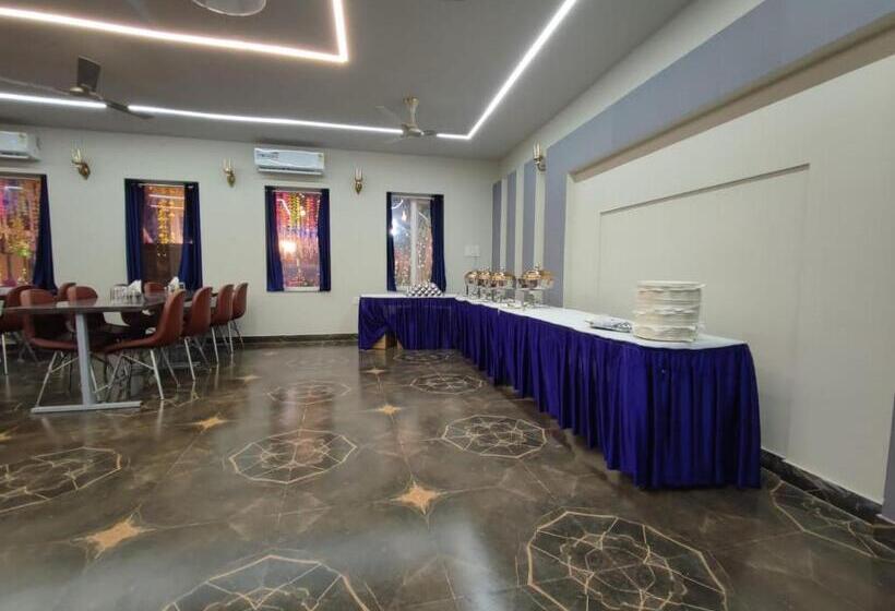 Отель Sparsh Canopy Resort