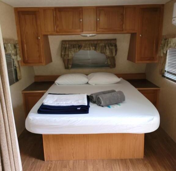 پانسیون Always Summer Inn Bay Front