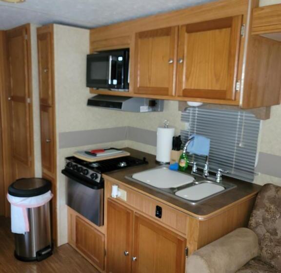 پانسیون Always Summer Inn Bay Front