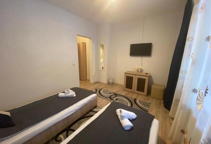 ペンション Guest House Zoreni