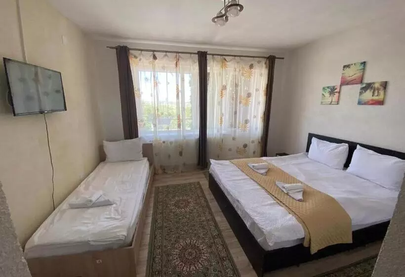 ペンション Guest House Zoreni