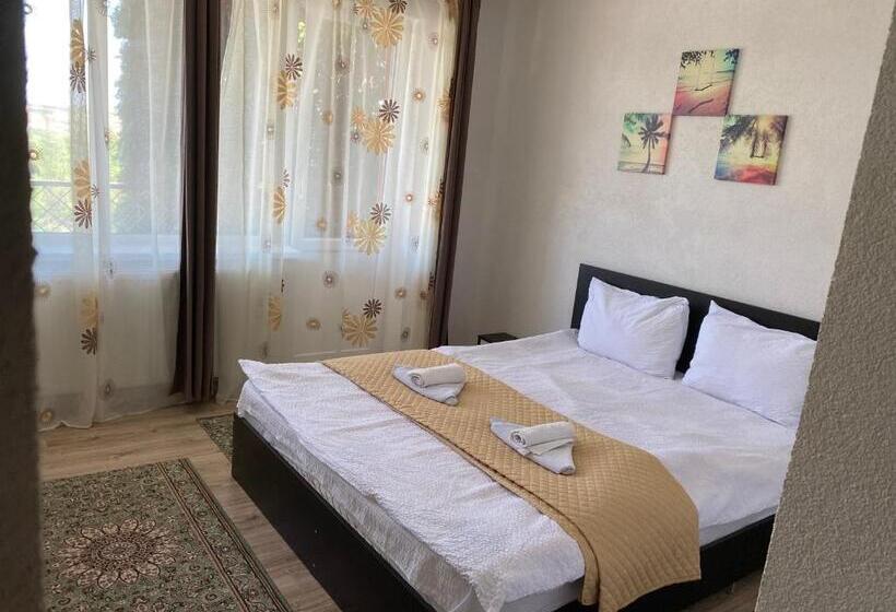 ペンション Guest House Zoreni