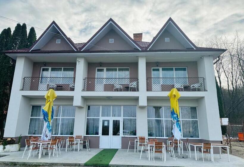 ペンション Guest House Zoreni