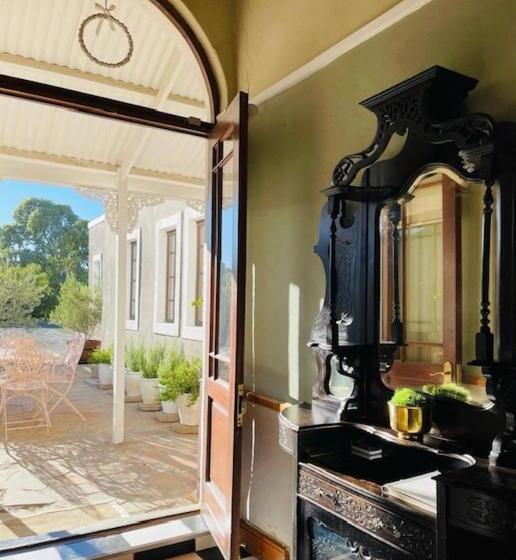 Пансион Lord Carnarvon Guesthouse