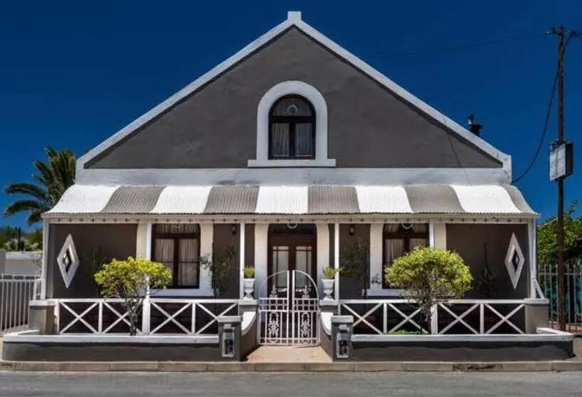 ペンション Lord Carnarvon Guesthouse