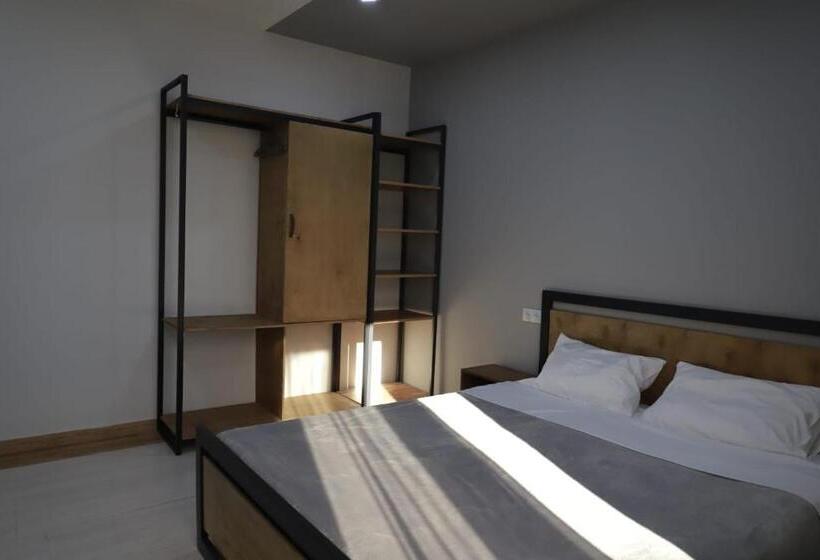 پانسیون Modern House 2